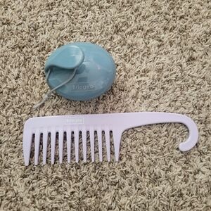 Briogeo Detangling Comb Scalp Scrub Brush